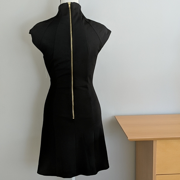 NWOT Alexia Admor Solid V-Neck Cap-Sleeve Dress - Picture 7 of 10